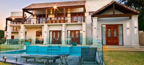 MacKinnon T R & Co - Builders Victoria 0