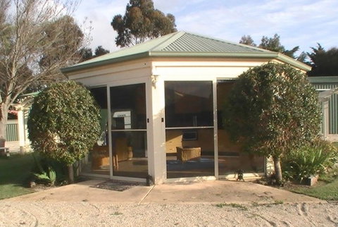 J & F Home Improvements - Builders Victoria 0