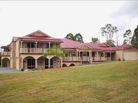 Unique Country Homes